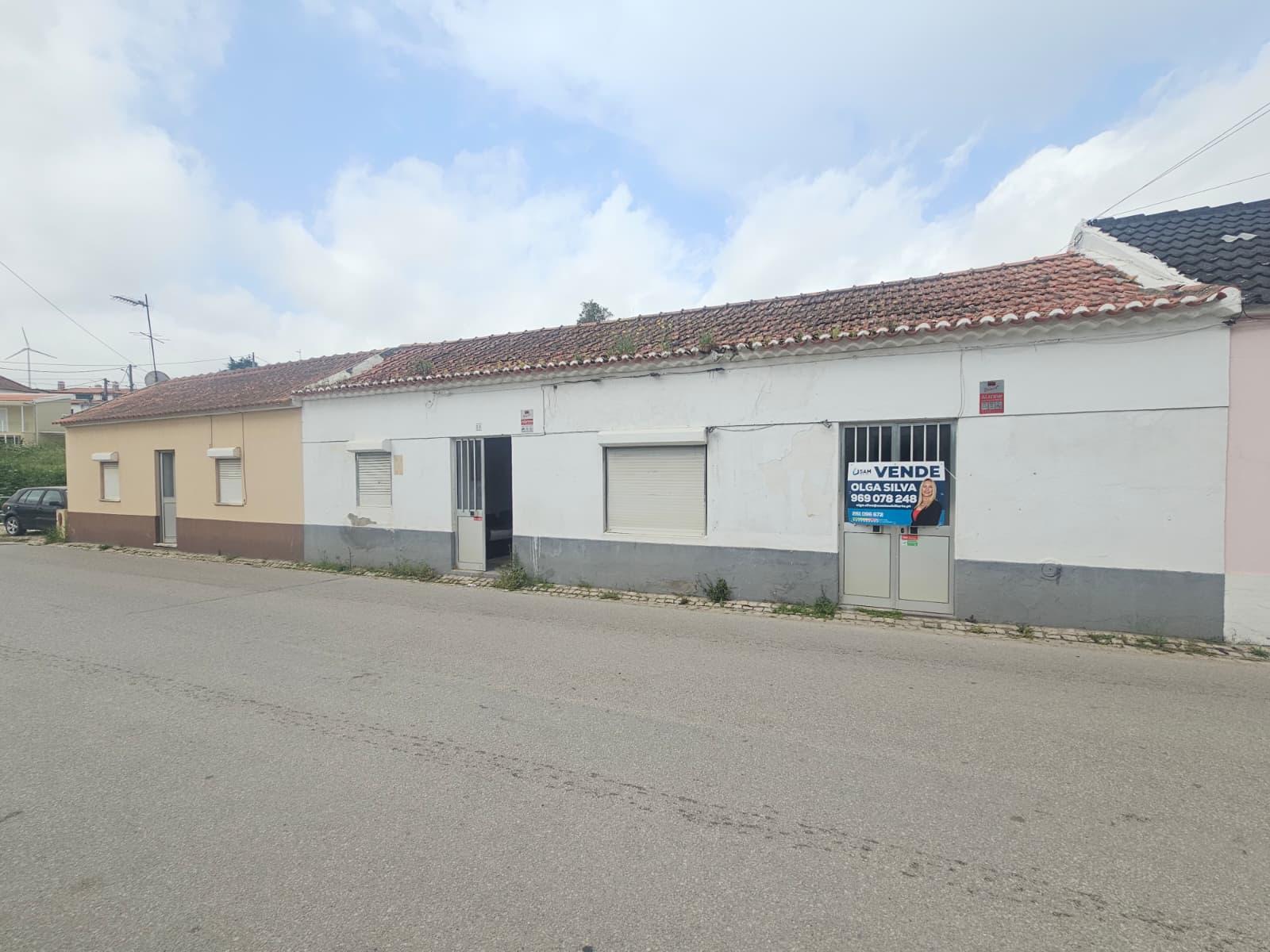 Duas casas Arrecadação Barro Torres Vedras
