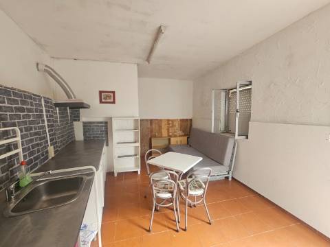 Duas casas Arrecadação Barro Torres Vedras
