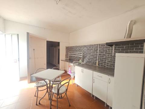 Duas casas Arrecadação Barro Torres Vedras

