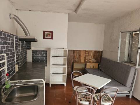 Duas casas Arrecadação Barro Torres Vedras
