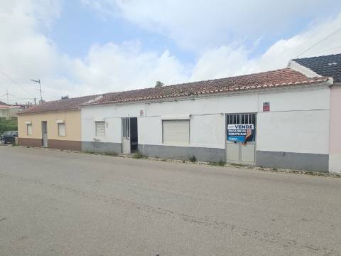 Duas casas Arrecadação Barro Torres Vedras
