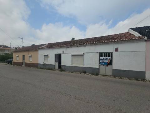 Duas casas Arrecadação Barro Torres Vedras
