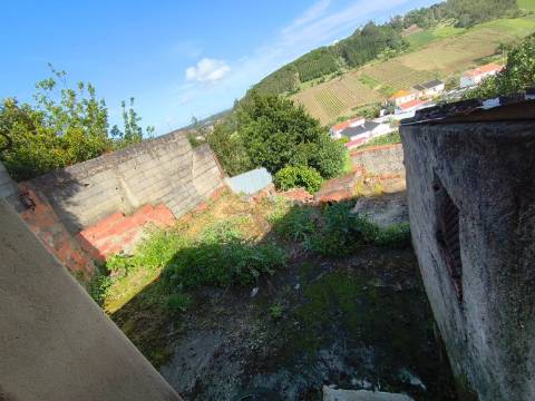 Moradia T2 para restauro no Vilar