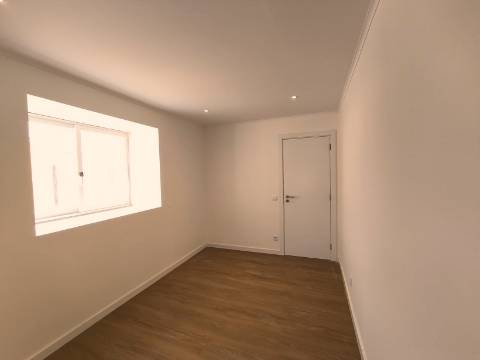 Moradia T3 com suíte e logradouro