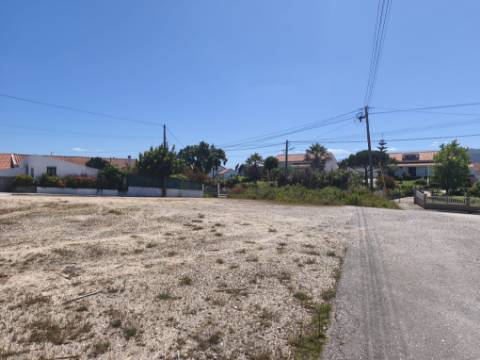 Terreno com PIP Aprovado para Construção de 5 Moradias - Cadaval