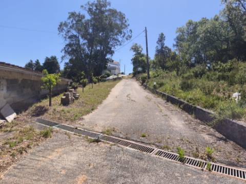 Terreno com PIP Aprovado para Construção de 5 Moradias - Cadaval