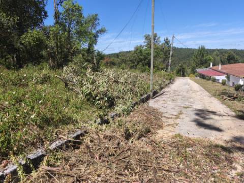 Terreno com PIP Aprovado para Construção de 5 Moradias - Cadaval