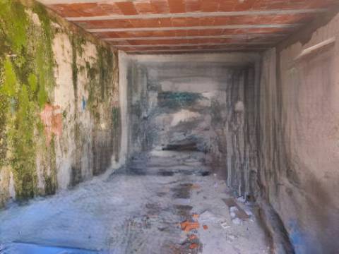 Moradia com Logradouro e Garagem em Zona Privilegiada de Loures