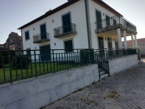 Quinta com produção de vinho verde