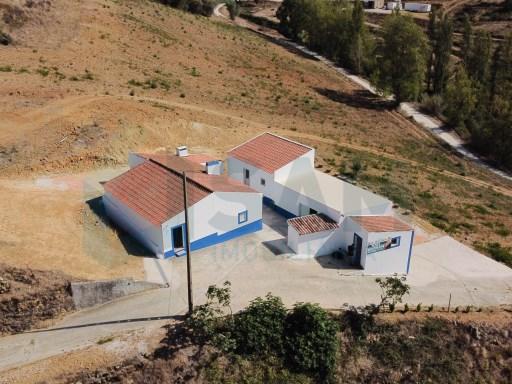 Propriedade ampla com casa para renovar 44.000 m2 Torres Vedras