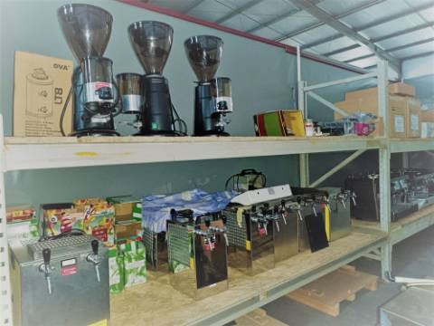 Trespasse de negócio de bebidas e café.