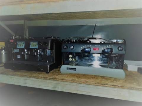 Trespasse de negócio de bebidas e café.