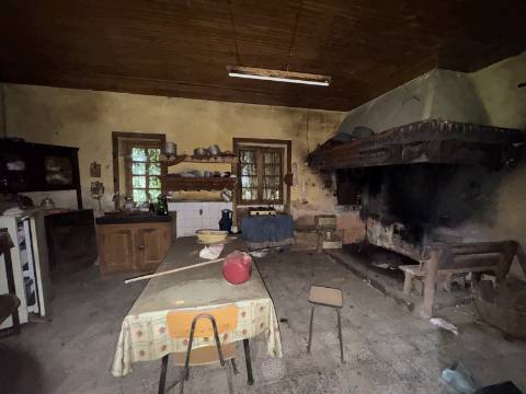 Moradia em Aguada de Baixo