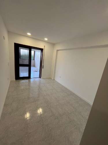 T2 no centro da cidade com lugar de garagem e terraço.