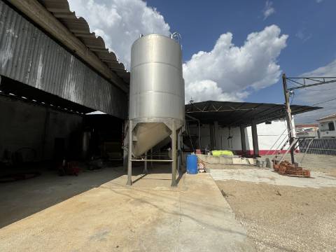 Adega em Fazendas de Almeirim