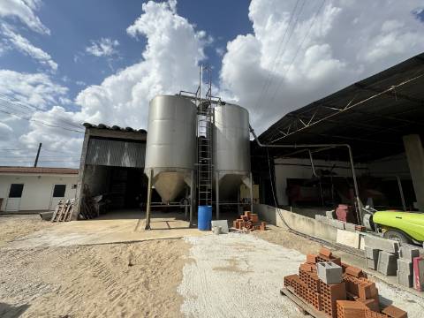 Adega em Fazendas de Almeirim