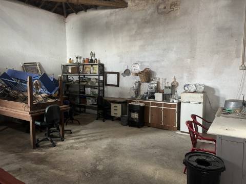 Adega em Fazendas de Almeirim