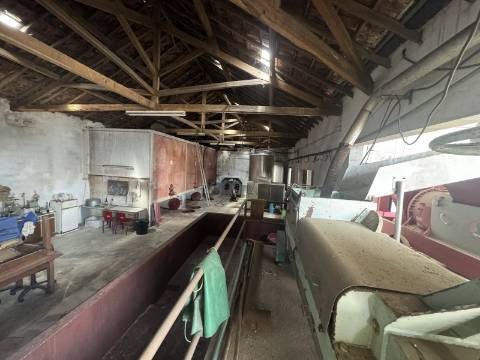 Adega em Fazendas de Almeirim