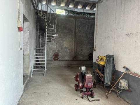 Adega em Fazendas de Almeirim