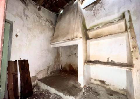 Moradia para restauro em Glória do Ribatejo