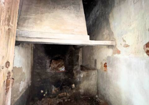 Moradia para restauro em Glória do Ribatejo