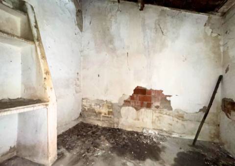 Moradia para restauro em Glória do Ribatejo