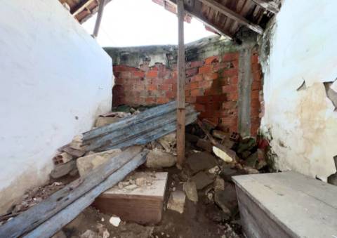 Moradia para restauro em Glória do Ribatejo