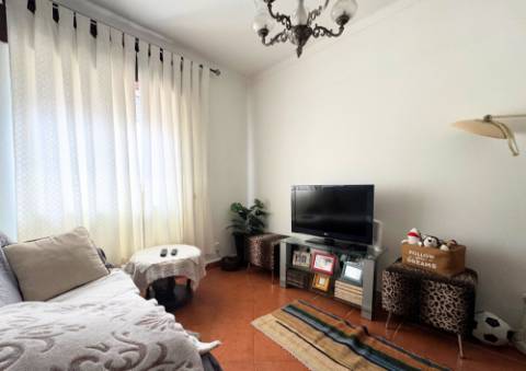 Apartamento T2 (rés do chão) em Almeirim