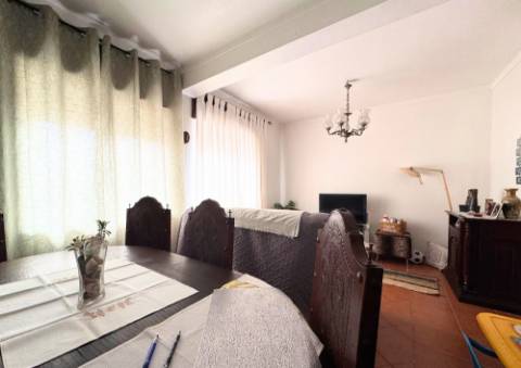 Apartamento T2 (rés do chão) em Almeirim