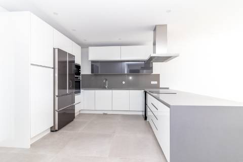 Apartamento T3 - Segundo Piso com Espaço na Cobertura (118,25 m²)