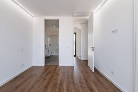 Moradia V3 com piscina privativa e vista mar