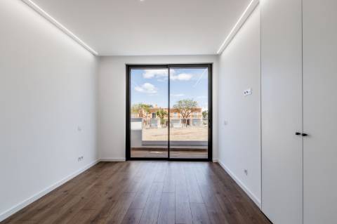 Moradia V3 com piscina privativa e vista mar