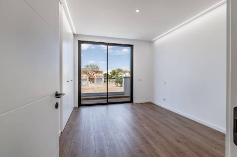 Moradia V3 com piscina privativa e vista mar