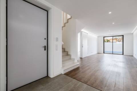 Moradia V3 com piscina privativa e vista mar