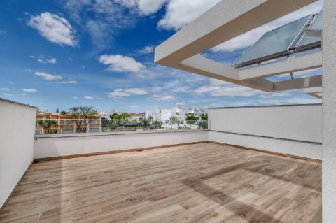 Moradia V3 com piscina privativa e vista mar