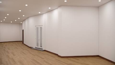 Loja, nova, com 150m² no centro histórico do Porto!