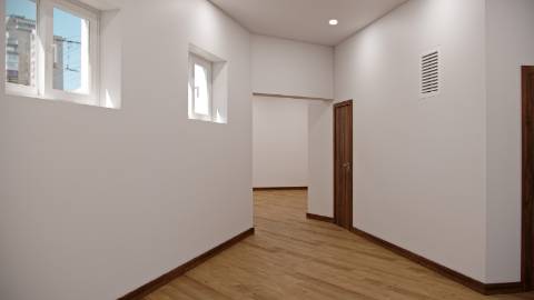 Loja, nova, com 150m² no centro histórico do Porto!