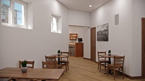 Loja, nova, com 150m² no centro histórico do Porto!