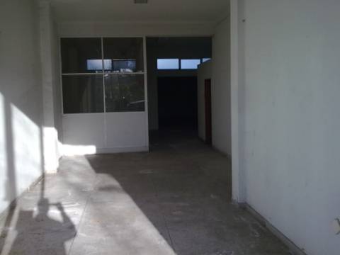 Loja nas imediações da quinta do Covelo!!