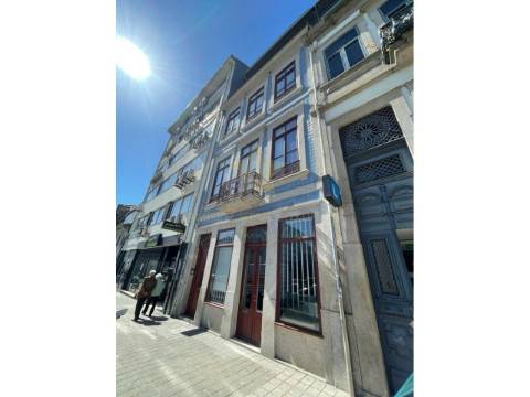 Shop in the centre of Porto with 300 m2