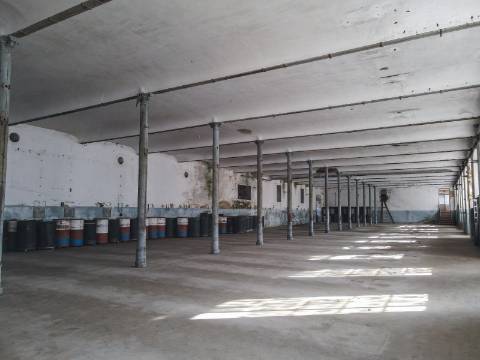 Fábrica com Terrenos em Crestuma