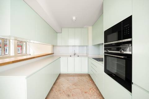 Apartamento T3 em Prédio de Requinte no Porto!