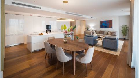 Magnífico apartamento T3 com 161,50m² de área útil com sublime vista para cidade cosmopolita de Lisboa.