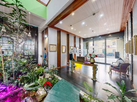 Armazém remodelado e transformado em Escritório