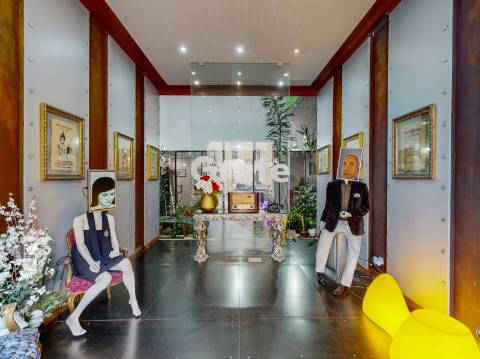 Armazém remodelado e transformado em Escritório