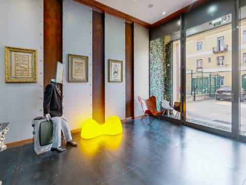 Armazém remodelado e transformado em Escritório