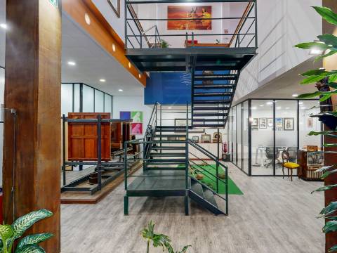 Armazém remodelado e transformado em Escritório