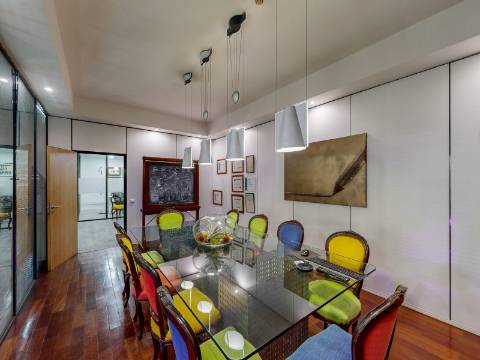 Armazém remodelado e transformado em Escritório