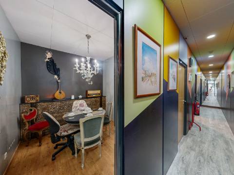 Armazém remodelado e transformado em Escritório