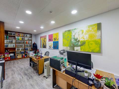 Armazém remodelado e transformado em Escritório